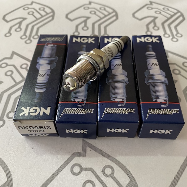 BUJIAS NGK IRIDIUM BKR9